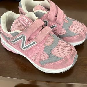 New balance tennis shoes